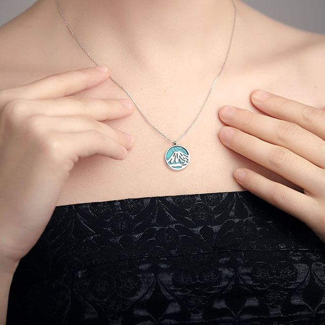 Gemstone Mountain Necklace for Women Turquoise Obsidian Circle Pendant Necklace Stainless Steel Mountain Range Necklaces for Women Girls Nature Jewelry Gift