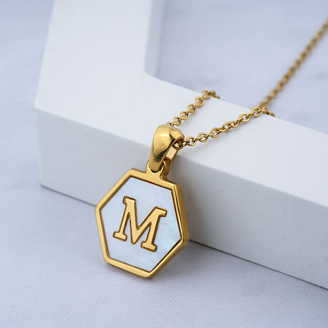 Fashion Exquisite Stainless Steel Whiter Shell 26 English Letter Pendant Jewelry Gift