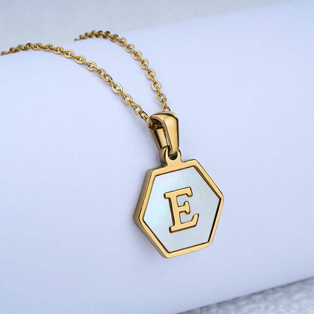 Fashion Exquisite Stainless Steel Whiter Shell 26 English Letter Pendant Jewelry Gift