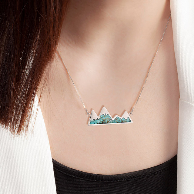 Gemstone Mountain Necklace for Women Turquoise Sodalite Tumbled Chips Stones Pendant Necklace Dainty Snowy Mountain Necklace for Women Girls Men Nature Jewelry Gift