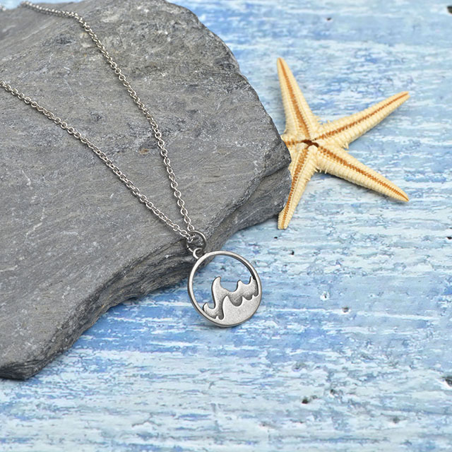 What Is The Difference Between Necklace And Pendant?