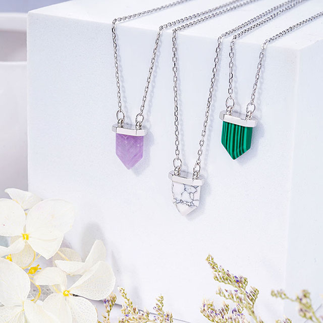 Dainty Gemstone Necklace for Women Silver Plated Turquoise Amethyst Charm Natural Stone Pointed Chakra Healing Crystal Pendant Spiritual Choker Necklace for Women Girls Jewelry Gift