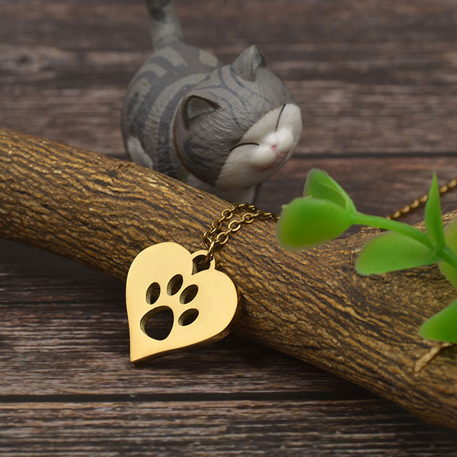 Cat Paw Necklace Cute Animal Necklace Dainty Paw Print Pendant Necklace Cat Themed Memorial Necklace Jewelry for Women and Girls Pet Lovers Cat Mom Gifts.