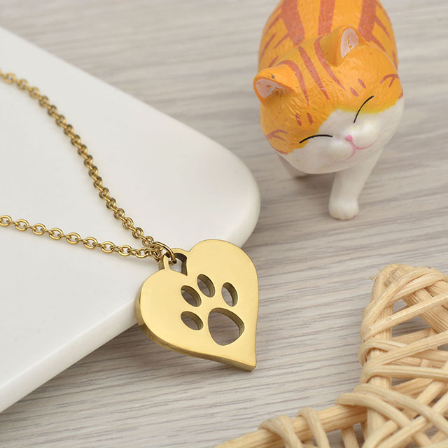 Cat Paw Necklace Cute Animal Necklace Dainty Paw Print Pendant Necklace Cat Themed Memorial Necklace Jewelry for Women and Girls Pet Lovers Cat Mom Gifts.