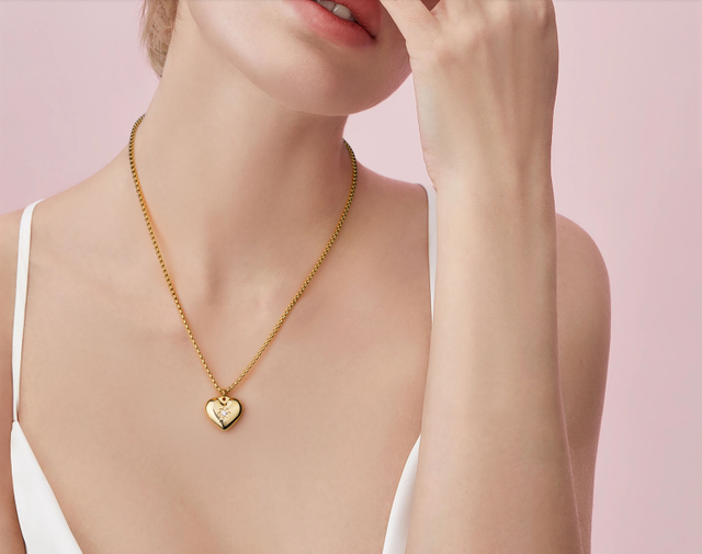 Wholesale Stainless Steel Chunky Love Heart Pendant Necklace with Mother of Pearl Shell