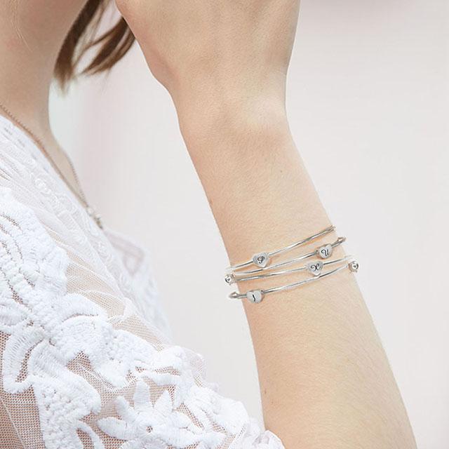 Initial Heart Charm Bangle Bracelets Silver Plated A-Z Alphabet Letter Dainty 26 Letter Bracelets Heart Initial Bracelet Expandable Bangles Personalized Jewelry Gift