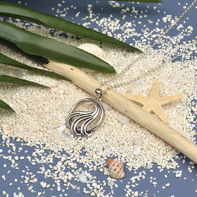 Wave Necklace Silver Plated Ocean Wave Necklace Circle Pendant Dainty Beach Choker Necklaces for Women Teen Girls Surfer Jewelry Gifts Boho Summer Necklace