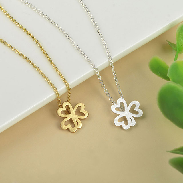 Four Leaf Clover Necklace Lucky Shamrock Pendant Charm Necklace Faith Hope Love Lucky Necklace for Women Girls Personalized Jewelry Gift