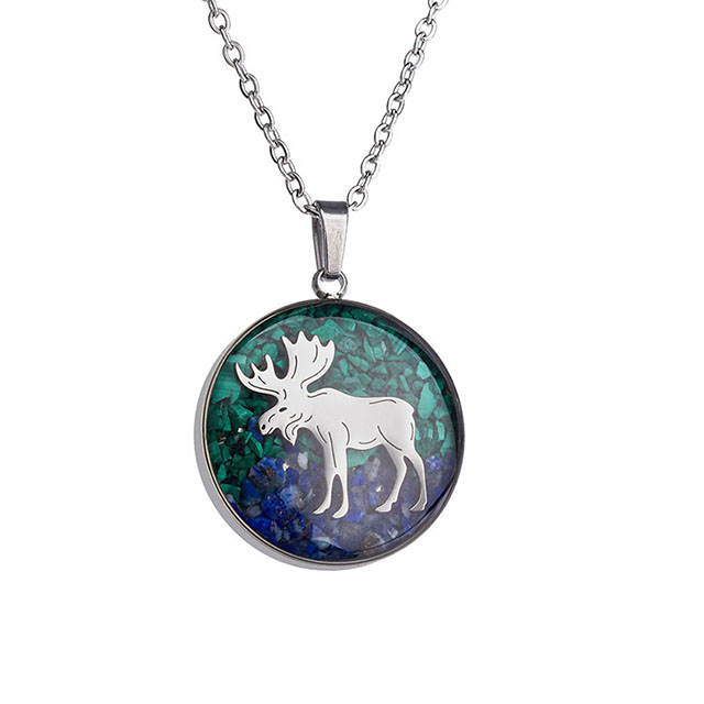 Gemstone Animal Necklace for Women Turquoise Tumbled Chips Pendant Necklace Dainty Circle Moose Elk Bear Necklace for Women Girls Wildlife Animal Jewelry Gift