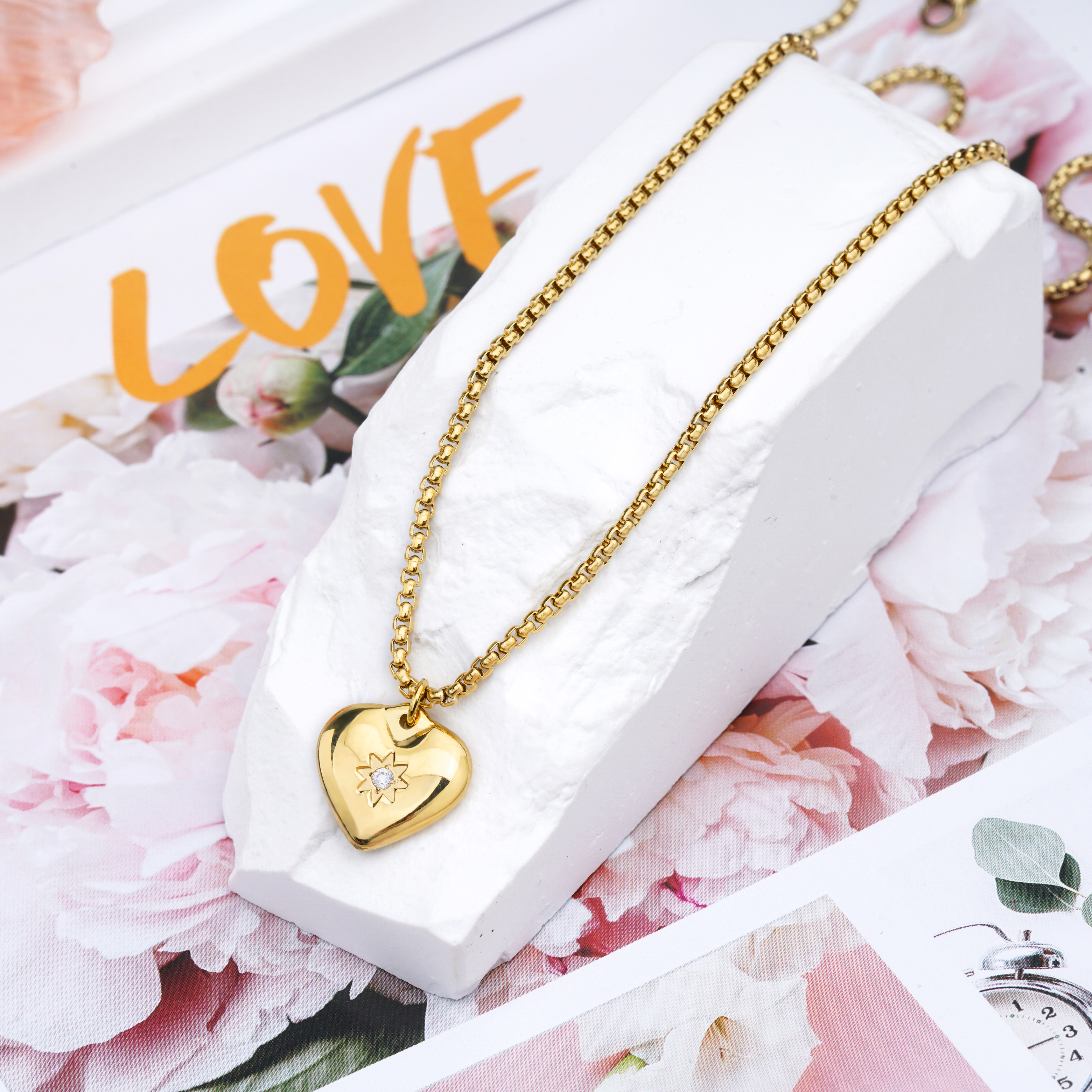 Wholesale Stainless Steel Chunky Love Heart Pendant Necklace with Mother of Pearl Shell