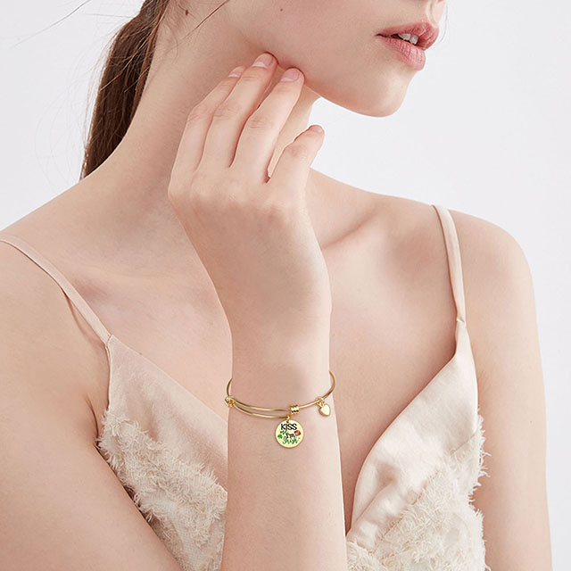 Four Leaf Clover Bracelet Expandable Lucky Shamrock Pendant Charm Bangle Faith Hope Love Lucky Round Disc Bracelet for Women Girls Personalized Jewelry Gift