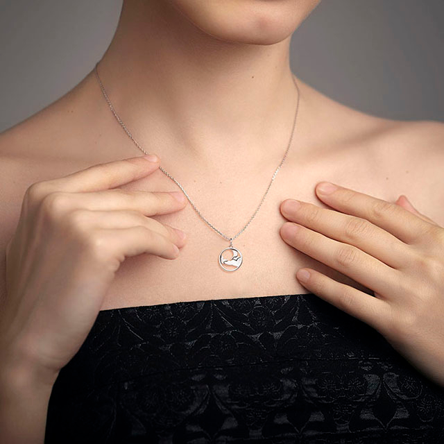 Moon Phase Necklace for Women Silver Plated Moon Necklace Bar Necklaces Moon Pendant Necklace Charm Moon Jewelry Birthday Gifts 