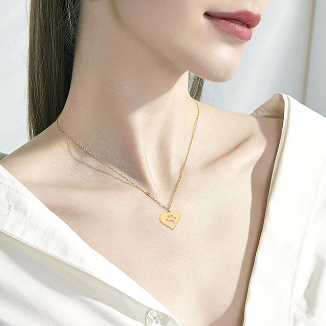 Cat Paw Necklace Cute Animal Necklace Dainty Paw Print Pendant Necklace Cat Themed Memorial Necklace Jewelry for Women and Girls Pet Lovers Cat Mom Gifts.