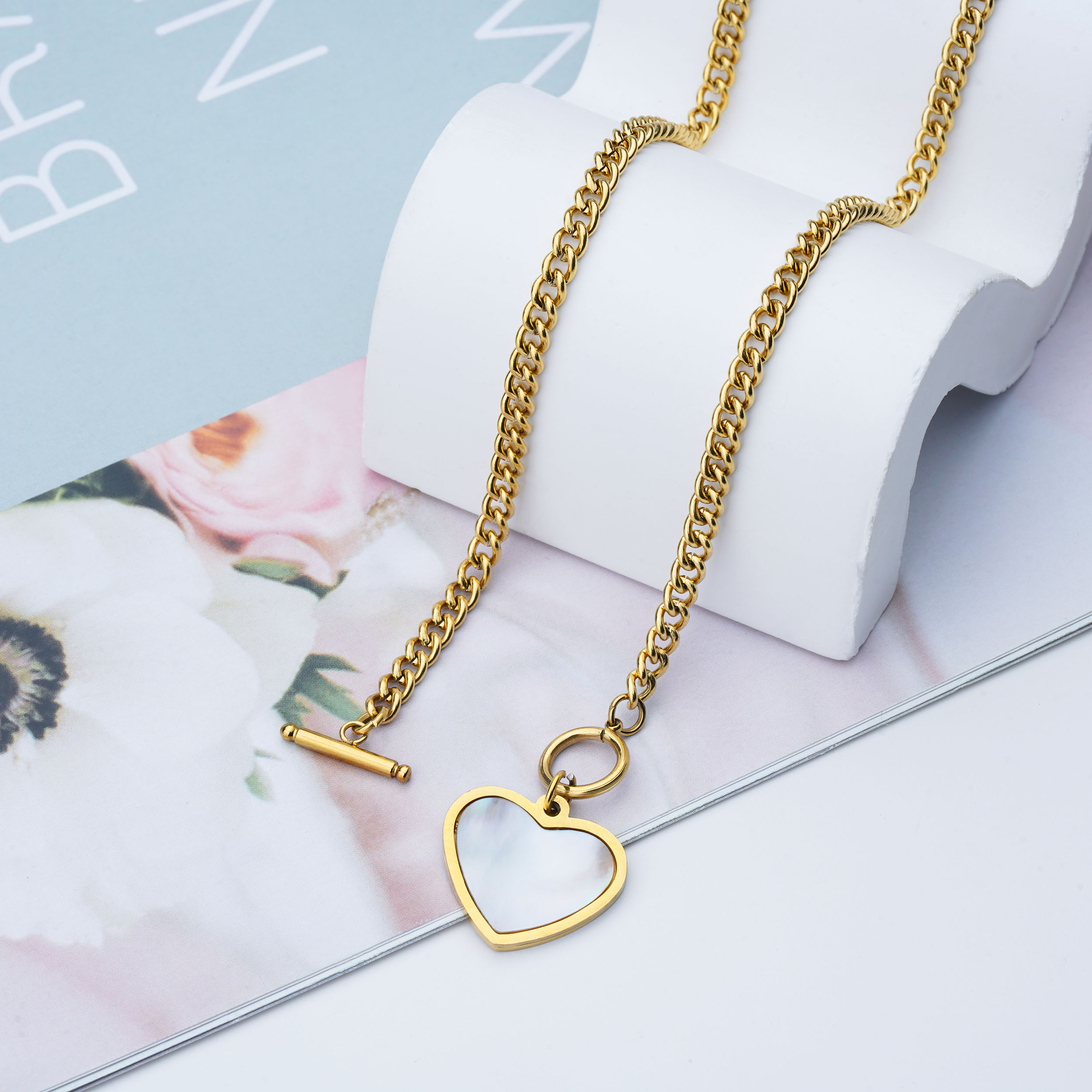 Wholesale Stainless Steel Chunky Love Heart Pendant Necklace with Mother of Pearl Shell