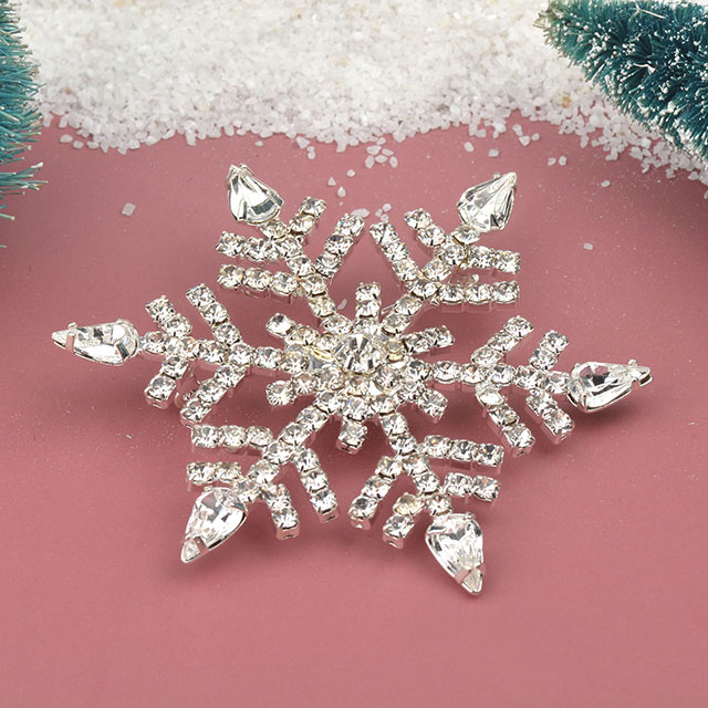 Christmas Snowflake Brooch Pin for Women Girls Rhinestone Crystal Snowflake Brooch Pins Glitter Fashion Christmas Brooches and Pins Christmas Jewelry Winter Holiday Gifts