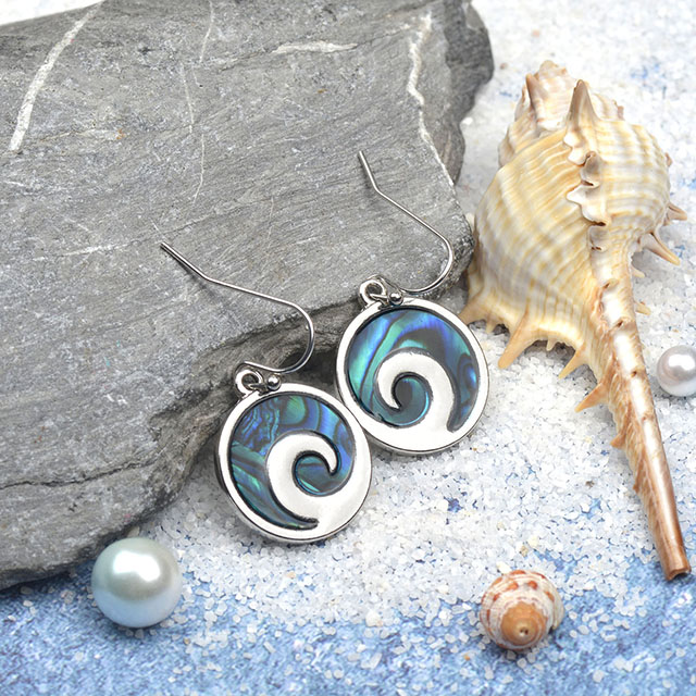 Beach Dangle Earrings for Women Abalone Shell Earrings Ocean Wave Hoop Drop Earrings Dangling Boho Fashion Summer Earrings Hawaiian Jewelry Gift
