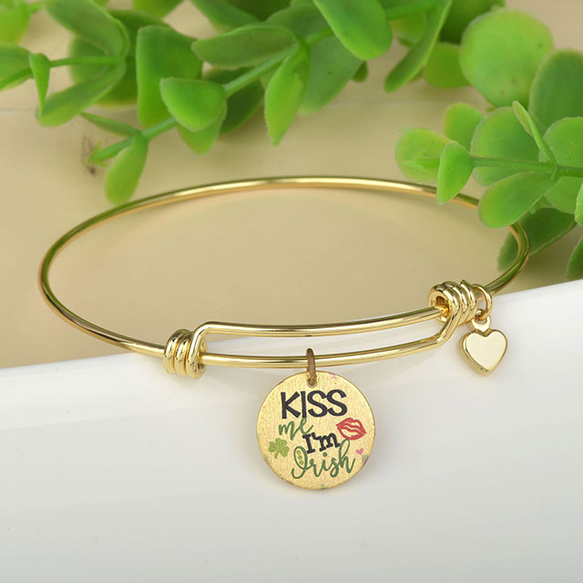 Four Leaf Clover Bracelet Expandable Lucky Shamrock Pendant Charm Bangle Faith Hope Love Lucky Round Disc Bracelet for Women Girls Personalized Jewelry Gift