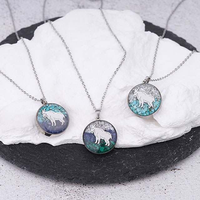 Gemstone Animal Necklace for Women Turquoise Tumbled Chips Pendant Necklace Dainty Circle Moose Elk Bear Necklace for Women Girls Wildlife Animal Jewelry Gift