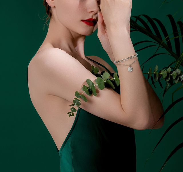 Double Link Chain Round Disc Snake Relief Print Pendant Bracelet 