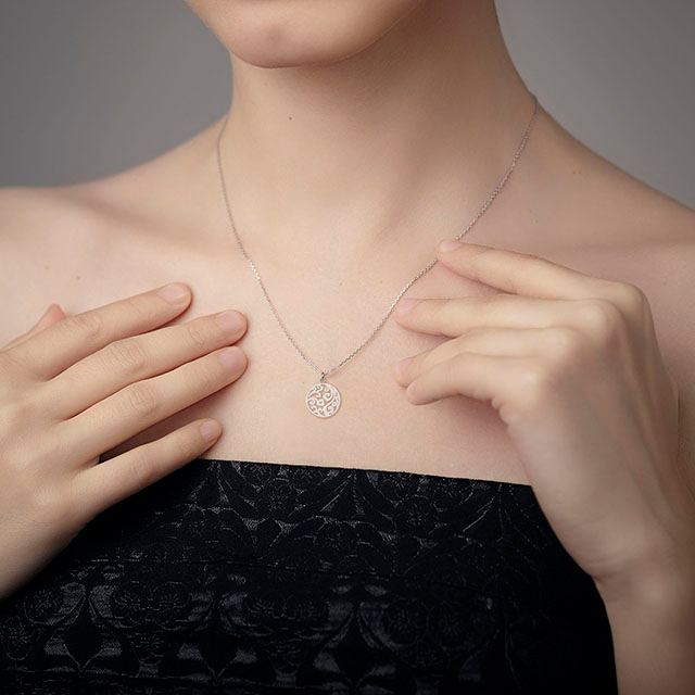 Wave Necklace Silver Plated Ocean Wave Necklace Circle Pendant Dainty Beach Choker Necklaces for Women Teen Girls Surfer Jewelry Gifts Boho Summer Necklace